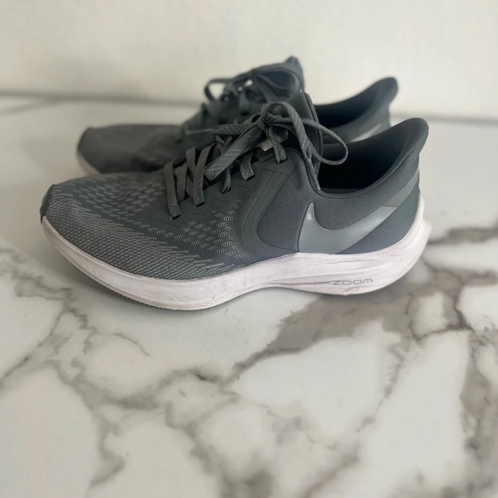 Women’s Nike running sneakers Nike Air Zoom women’s size 8 in cool gray